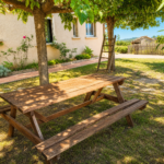 T4 cosy, piscine, parking gratuit, proche plages Coin Repas Exterieur Eclairci Avec Un Peu De Gazon 150x150