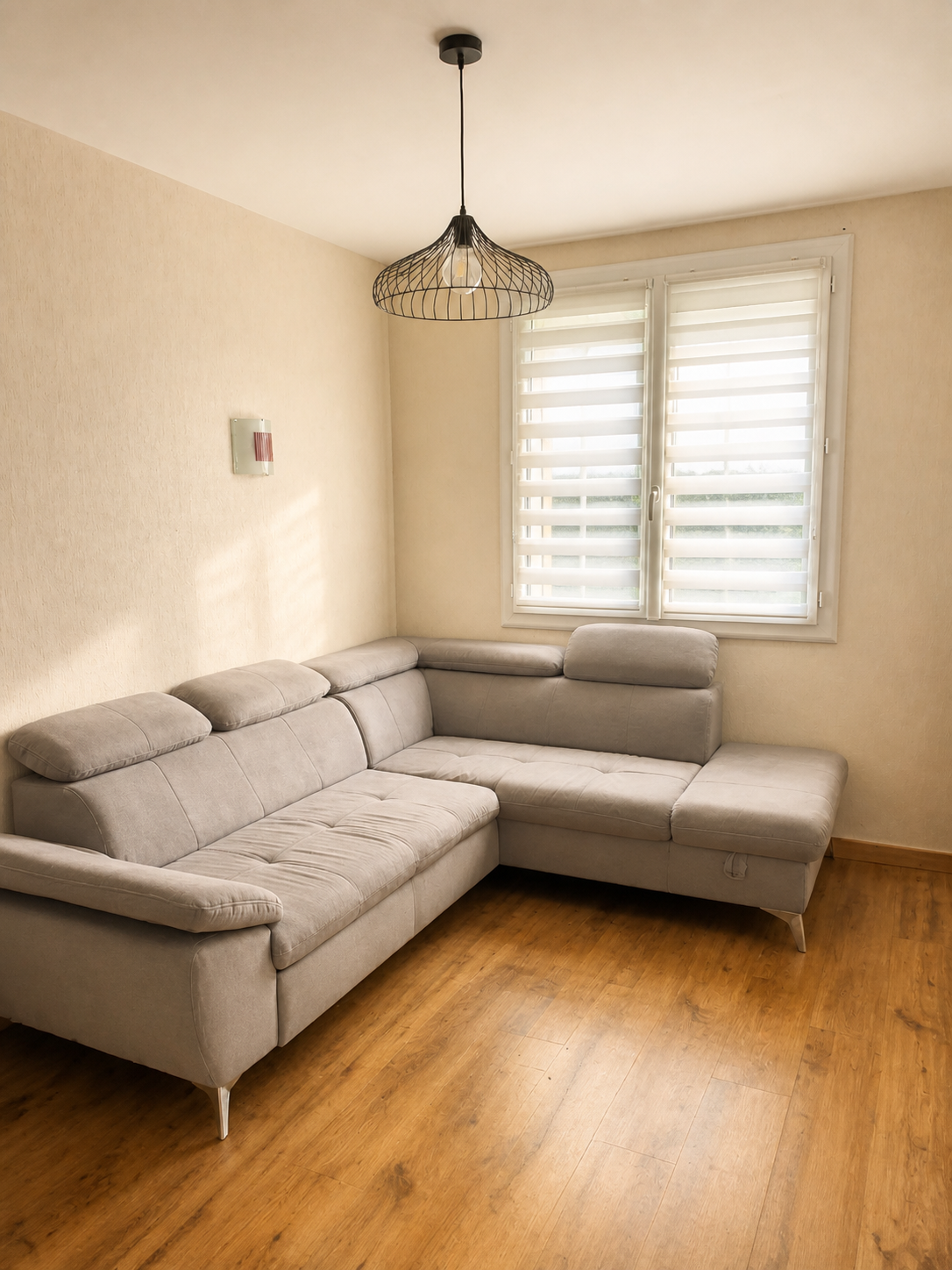 Salon Retouche Avec Chaleur Naturelle Pour Annonce Airbnb